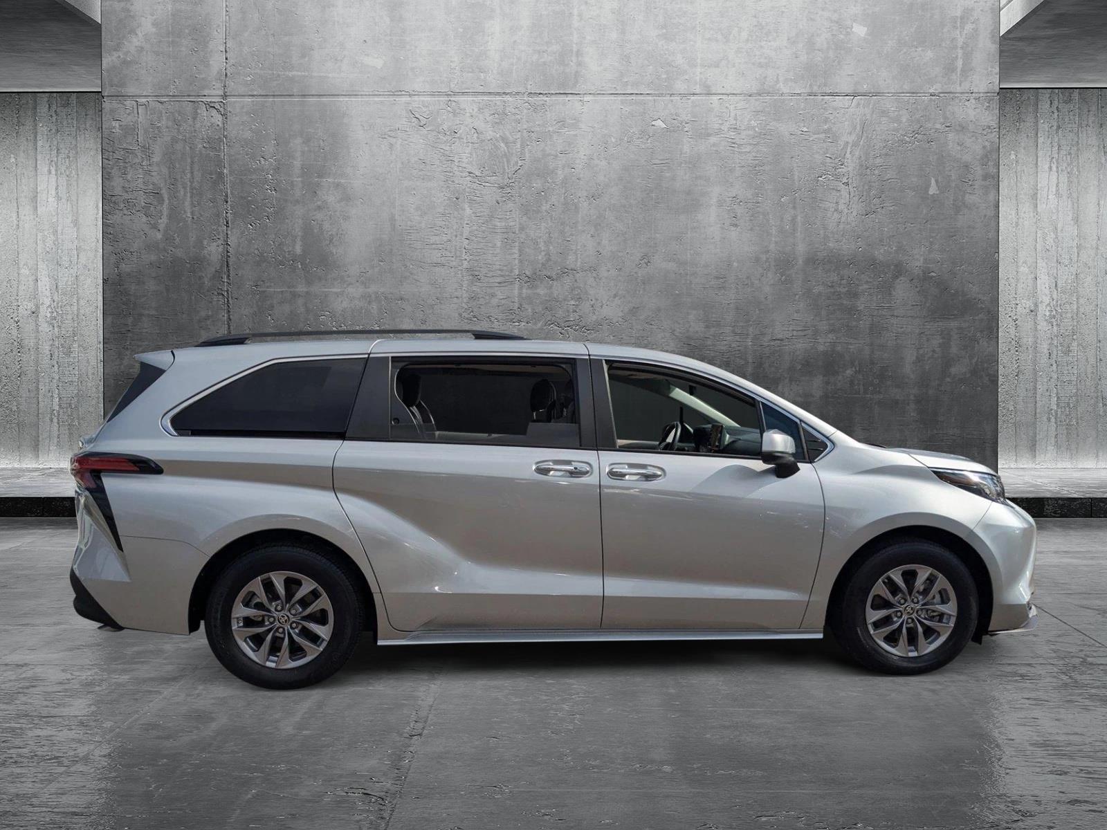 2022 Toyota Sienna Vehicle Photo in Wesley Chapel, FL 33544