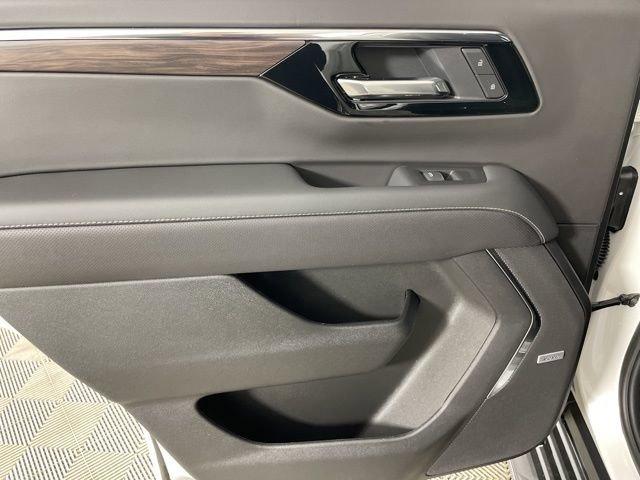 2025 Chevrolet Tahoe Vehicle Photo in PHOENIX, AZ 85014-3381