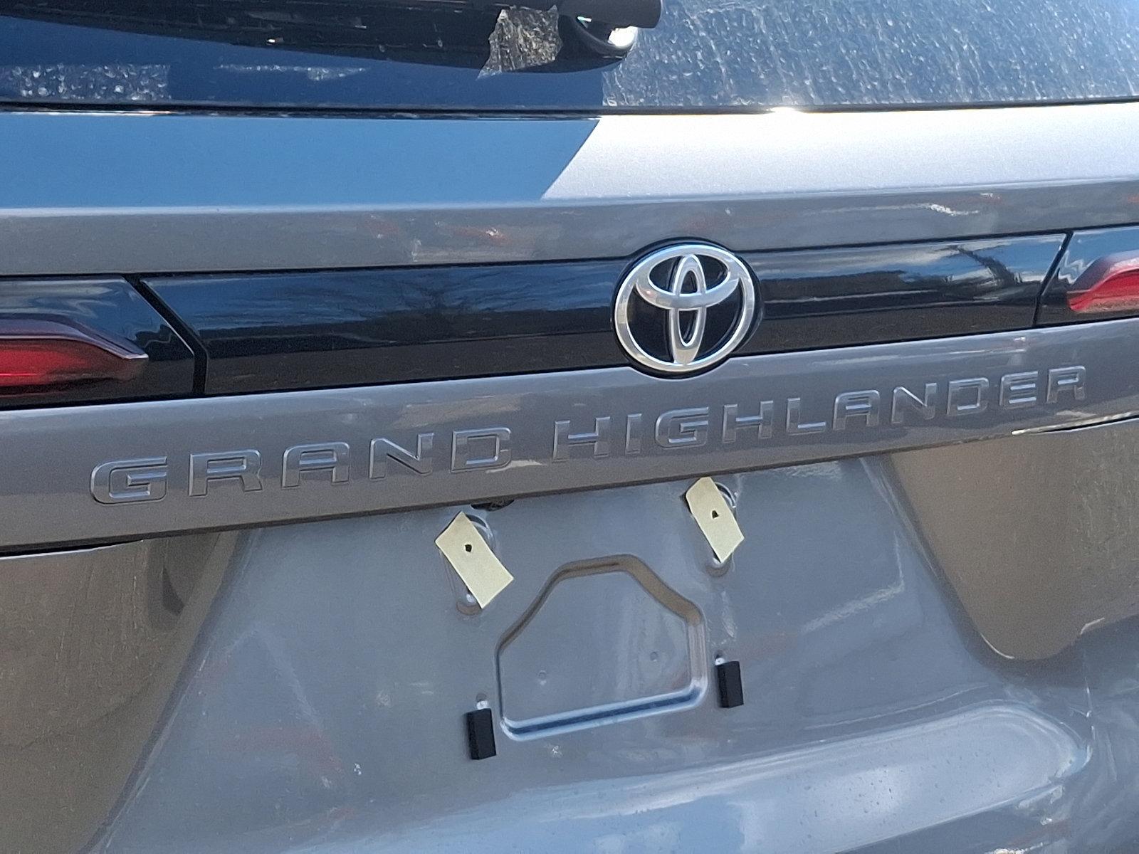 2025 Toyota Grand Highlander Vehicle Photo in Trevose, PA 19053