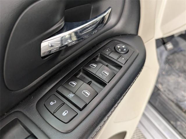 2015 Chrysler Town & Country Vehicle Photo in ENGLEWOOD, CO 80113-6708