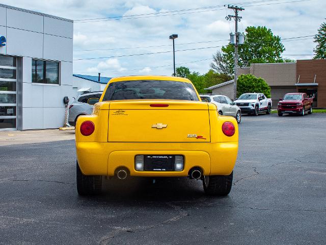 2004 Chevrolet SSR Vehicle Photo in MADISON, IN 47250-1611