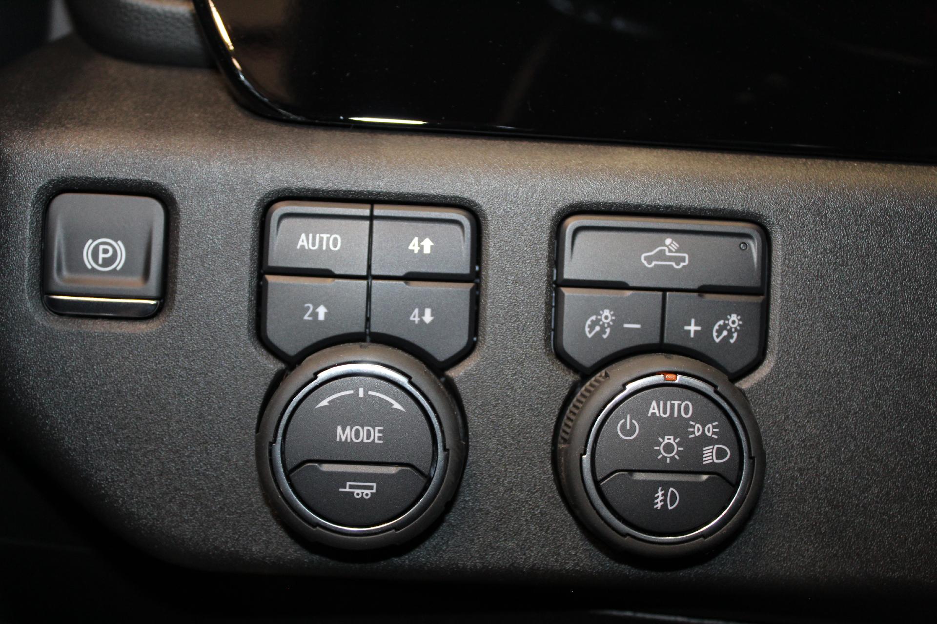 2025 Chevrolet Silverado 1500 Vehicle Photo in NORTHAMPTON, MA 01060-1120