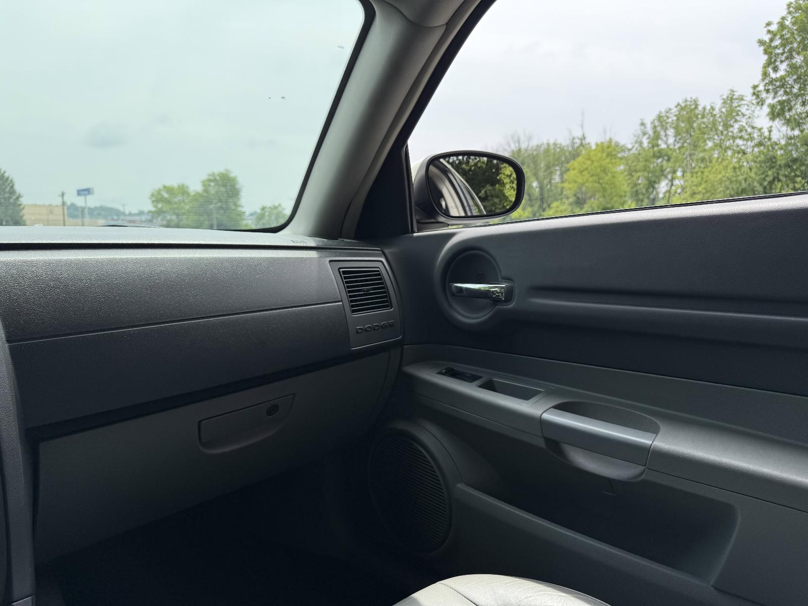 2005 Dodge Magnum Vehicle Photo in Harrisburg, PA 17111