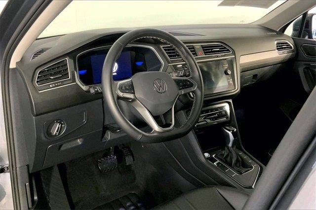 2024 Volkswagen Tiguan Vehicle Photo in KANSAS CITY, MO 64114-4502