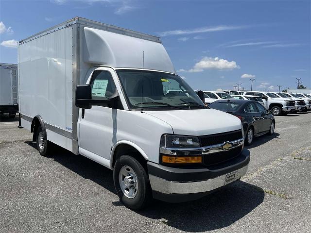 2023 Chevrolet Express Cutaway 3500 Vehicle Photo in ALCOA, TN 37701-3235