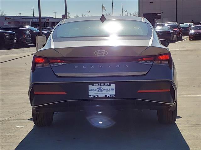 2024 Hyundai ELANTRA Vehicle Photo in Peoria, IL 61615