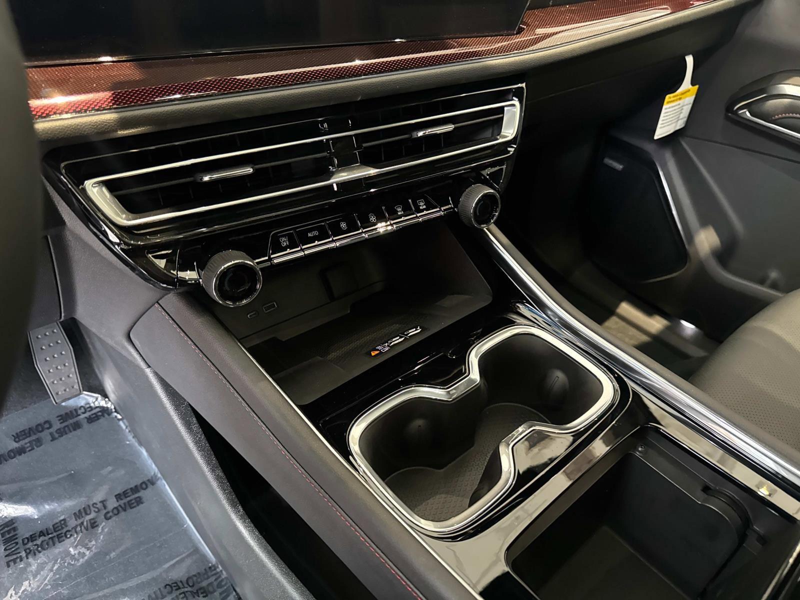 2025 Chevrolet Traverse Vehicle Photo in LOS ANGELES, CA 90007-3794