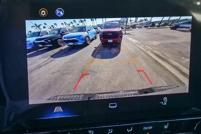 2025 Chevrolet Colorado Vehicle Photo in VENTURA, CA 93003-8585