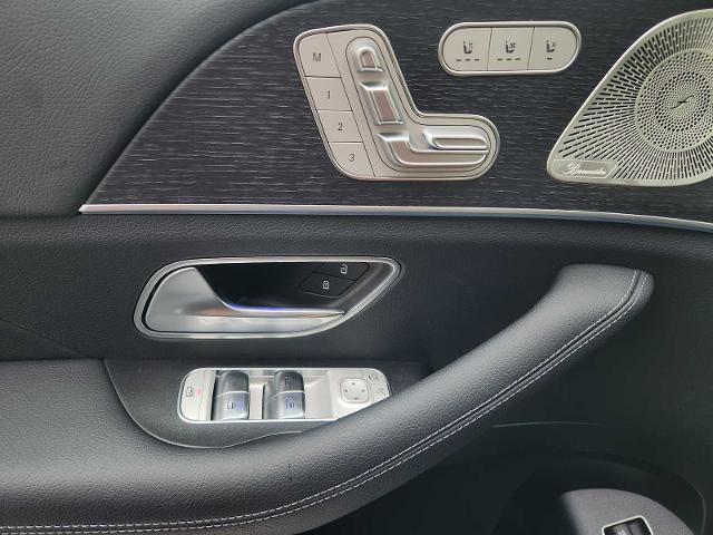 2025 Mercedes-Benz GLS Vehicle Photo in HOUSTON, TX 77079