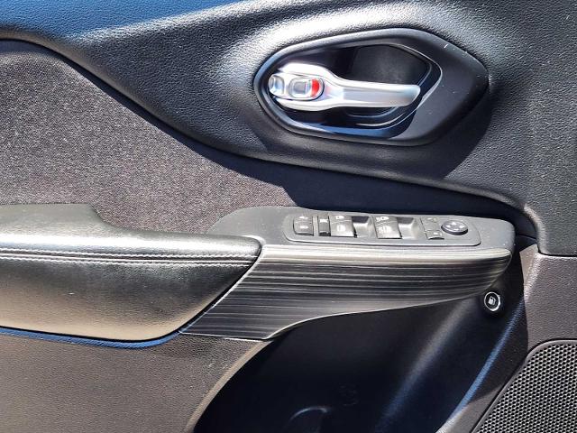2015 Jeep Cherokee Vehicle Photo in DENTON, TX 76210-9321