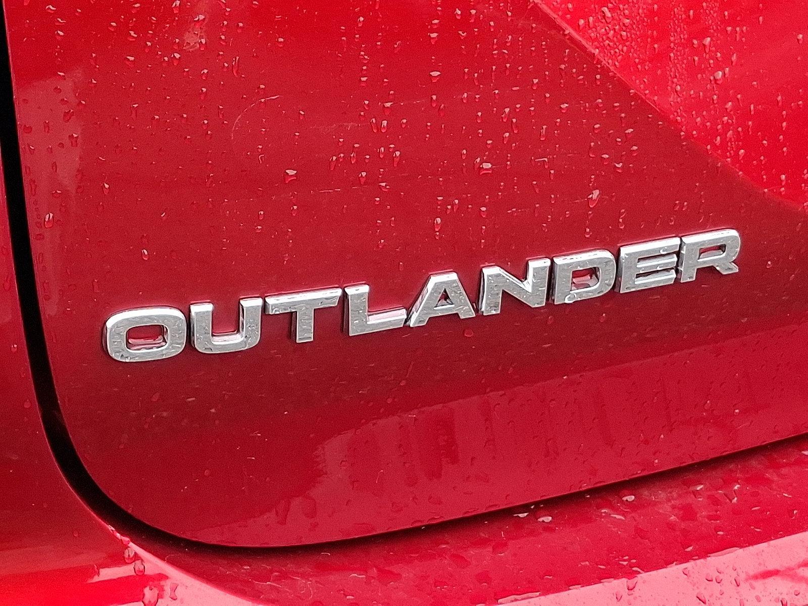 2022 Mitsubishi Outlander Vehicle Photo in Trevose, PA 19053