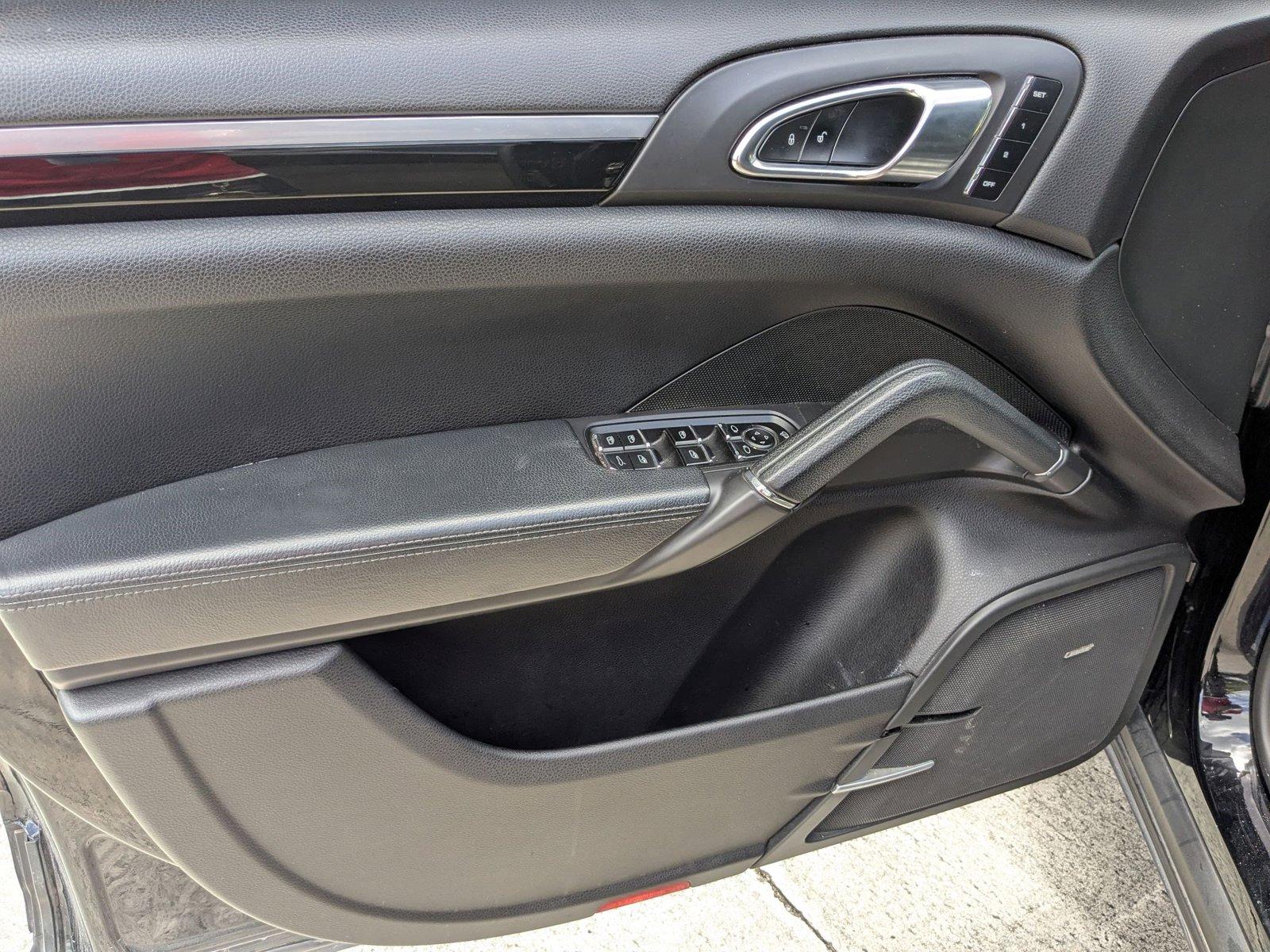 2012 Porsche Cayenne Vehicle Photo in PEMBROKE PINES, FL 33024-6534