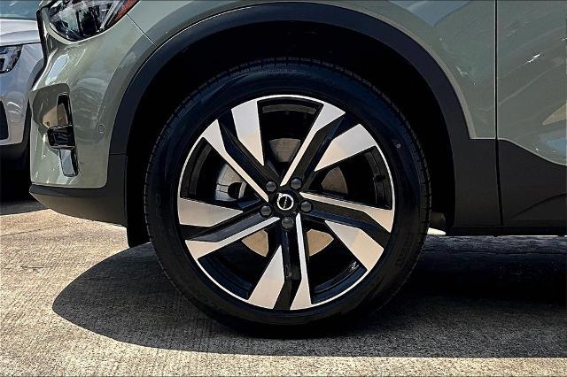 2025 Volvo XC40 Vehicle Photo in Houston, TX 77007