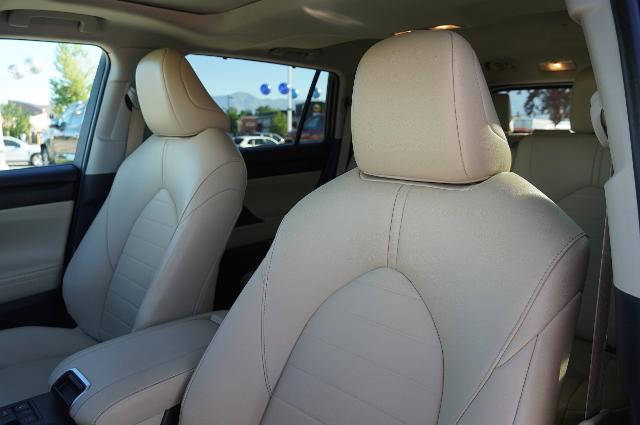 2025 Toyota Highlander Vehicle Photo in Riverdale, UT 84405