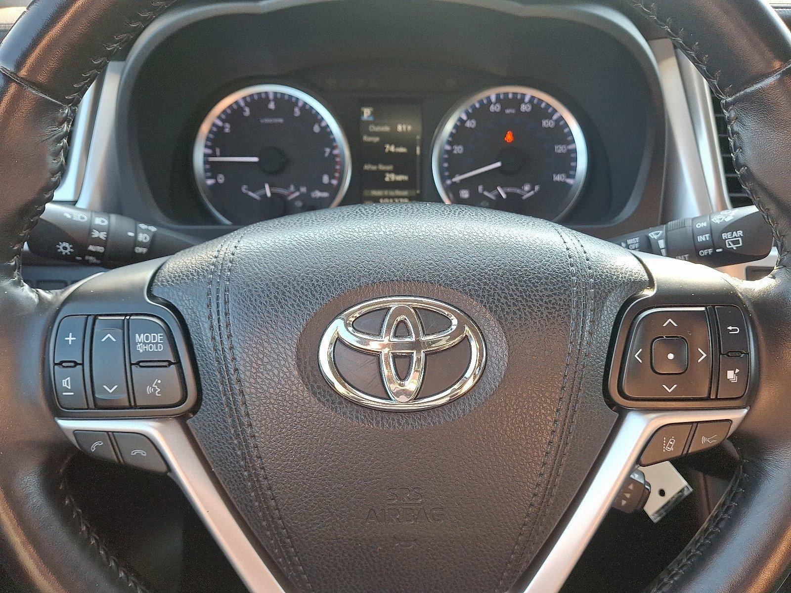 2018 Toyota Highlander Vehicle Photo in Harrisburg, PA 17111