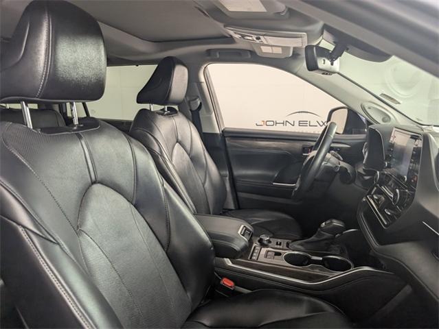 2022 Toyota Highlander Vehicle Photo in ENGLEWOOD, CO 80113-6708