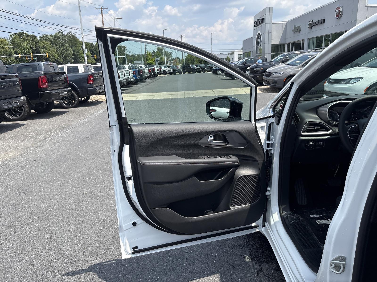 2025 Chrysler Voyager Vehicle Photo in Mechanicsburg, PA 17050-1707