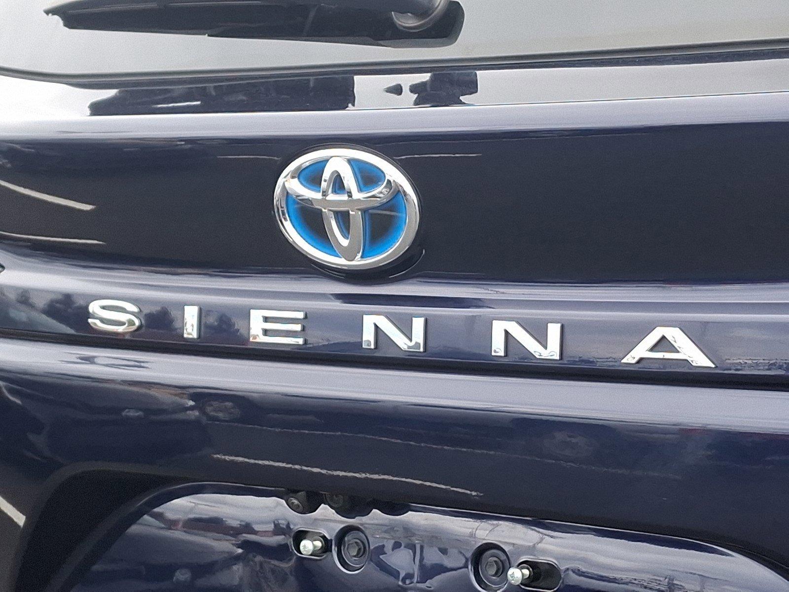 2021 Toyota Sienna Vehicle Photo in Harrisburg, PA 17111