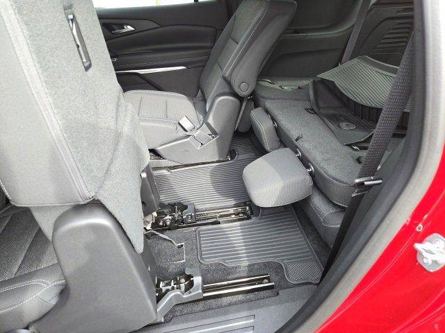 2025 Chevrolet Traverse Vehicle Photo in EVERETT, WA 98203-5662
