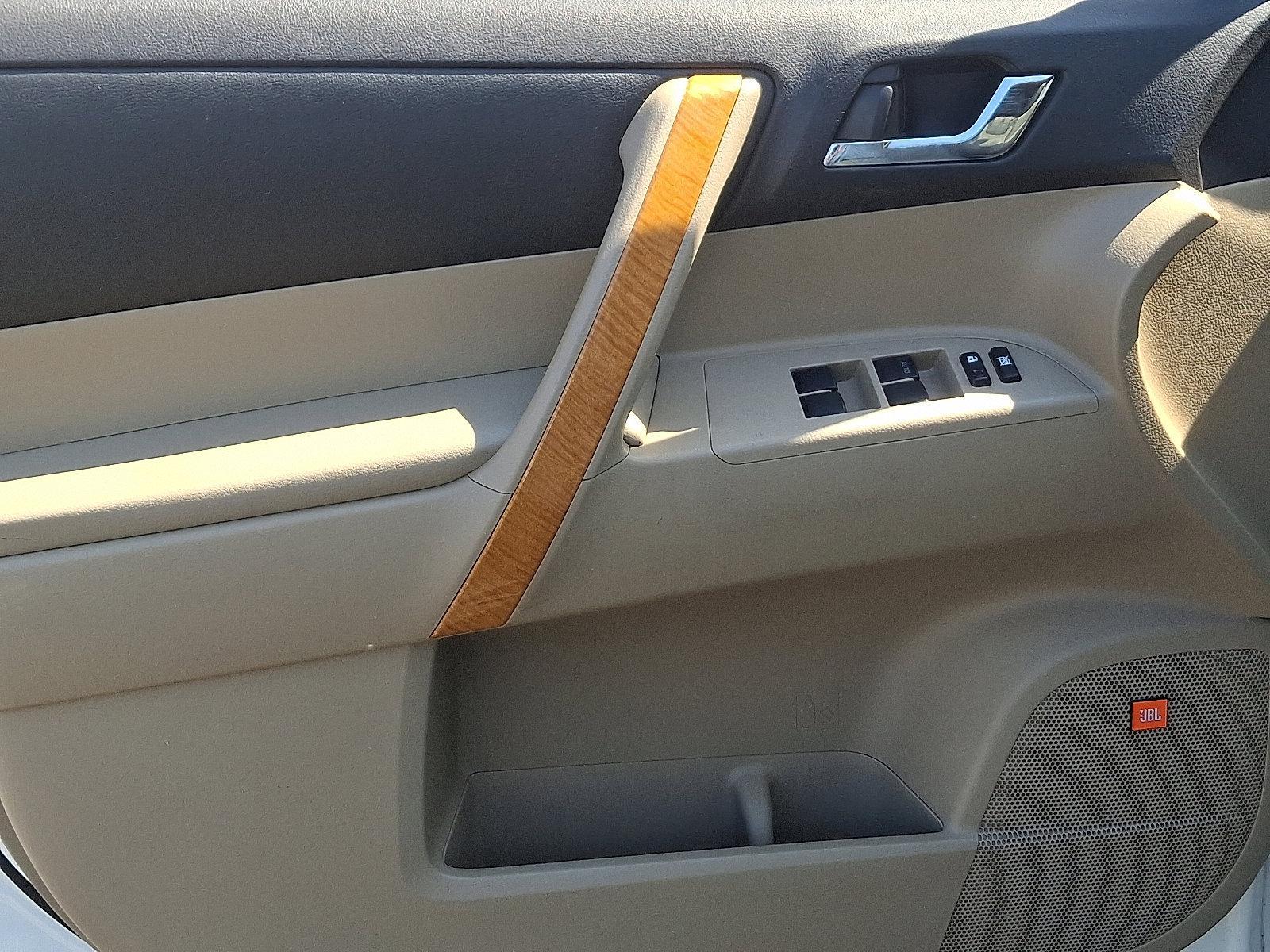 2009 Toyota Highlander Hybrid Vehicle Photo in Trevose, PA 19053