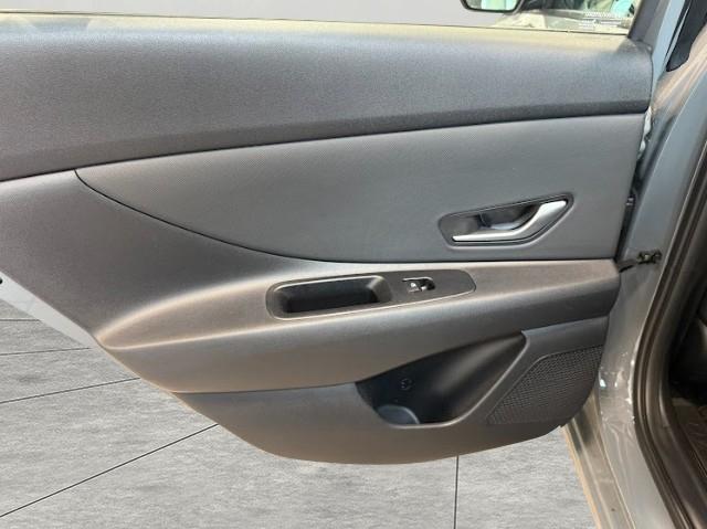 2022 Hyundai ELANTRA Vehicle Photo in Green Bay, WI 54304