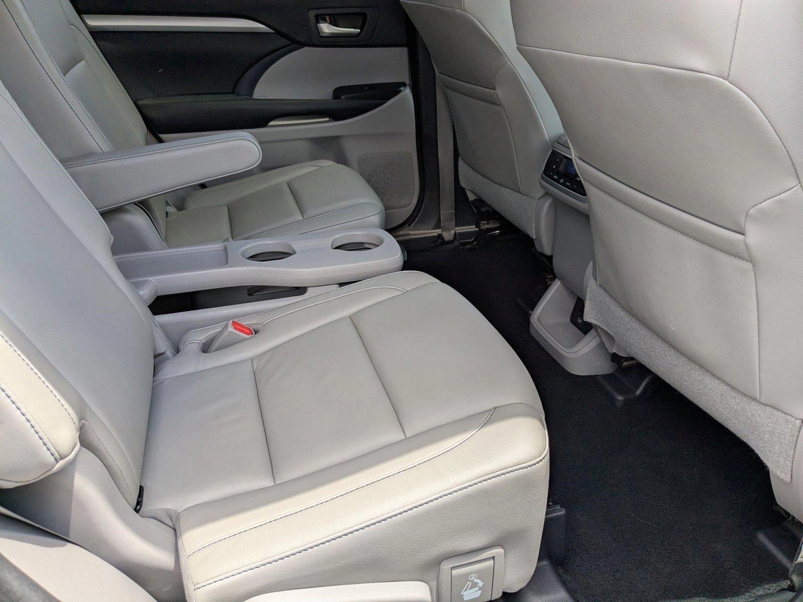 2018 Toyota Highlander Vehicle Photo in Miami, FL 33169