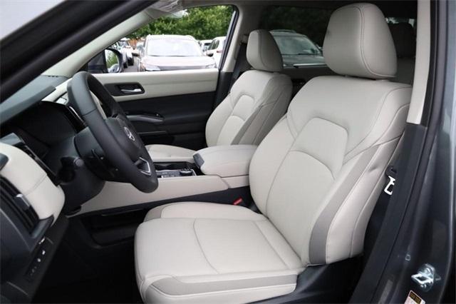 2025 Nissan Pathfinder Vehicle Photo in Hazelwood, MO 63042