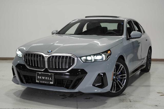2025 BMW 540i xDrive Vehicle Photo in GRAPEVINE, TX 76051