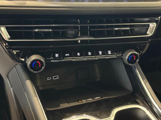 2025 Chevrolet Traverse Vehicle Photo in COLUMBIA, MO 65203-3903