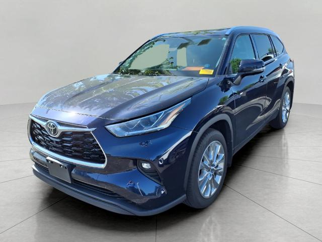 2022 Toyota Highlander Vehicle Photo in Oshkosh, WI 54904