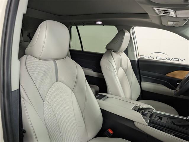 2024 Toyota Grand Highlander Vehicle Photo in ENGLEWOOD, CO 80113-6708