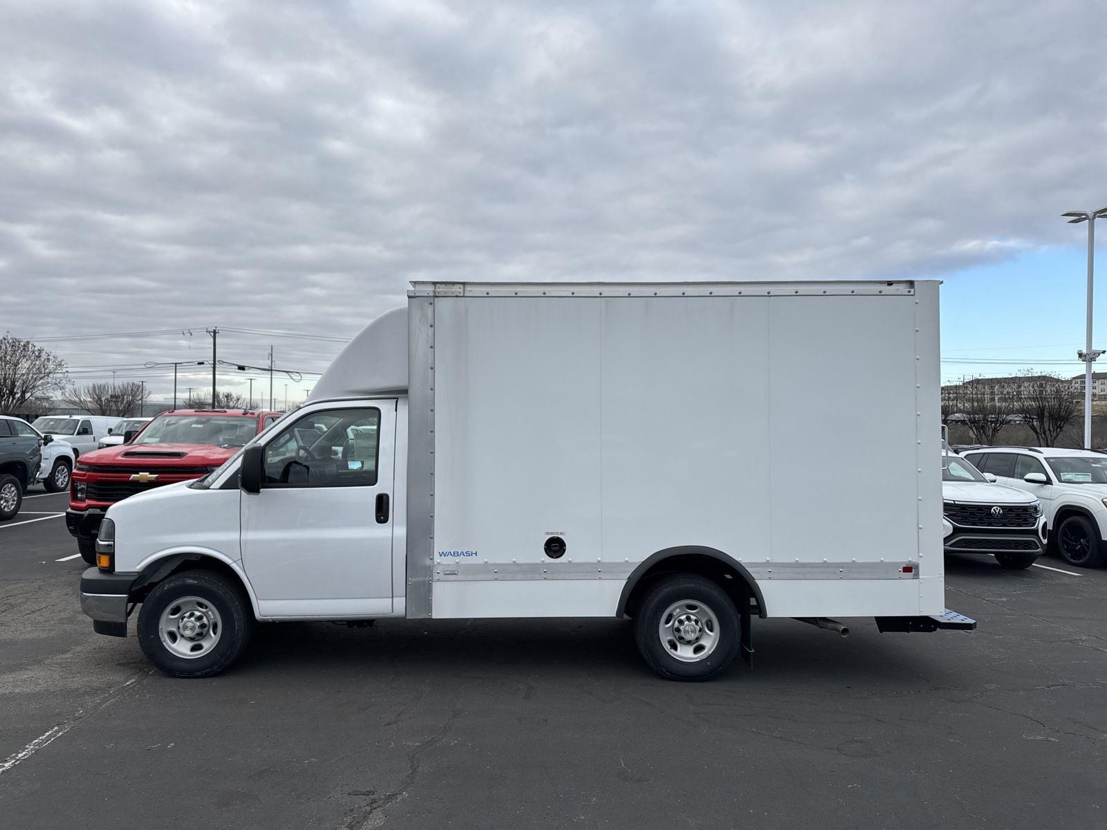 2024 Chevrolet Express Cutaway 3500 Vehicle Photo in GEORGETOWN, TX 78626-7508