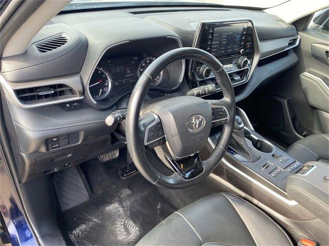 Used 2021 Toyota Highlander XLE with VIN 5TDGZRBHXMS063539 for sale in Centralia, MO