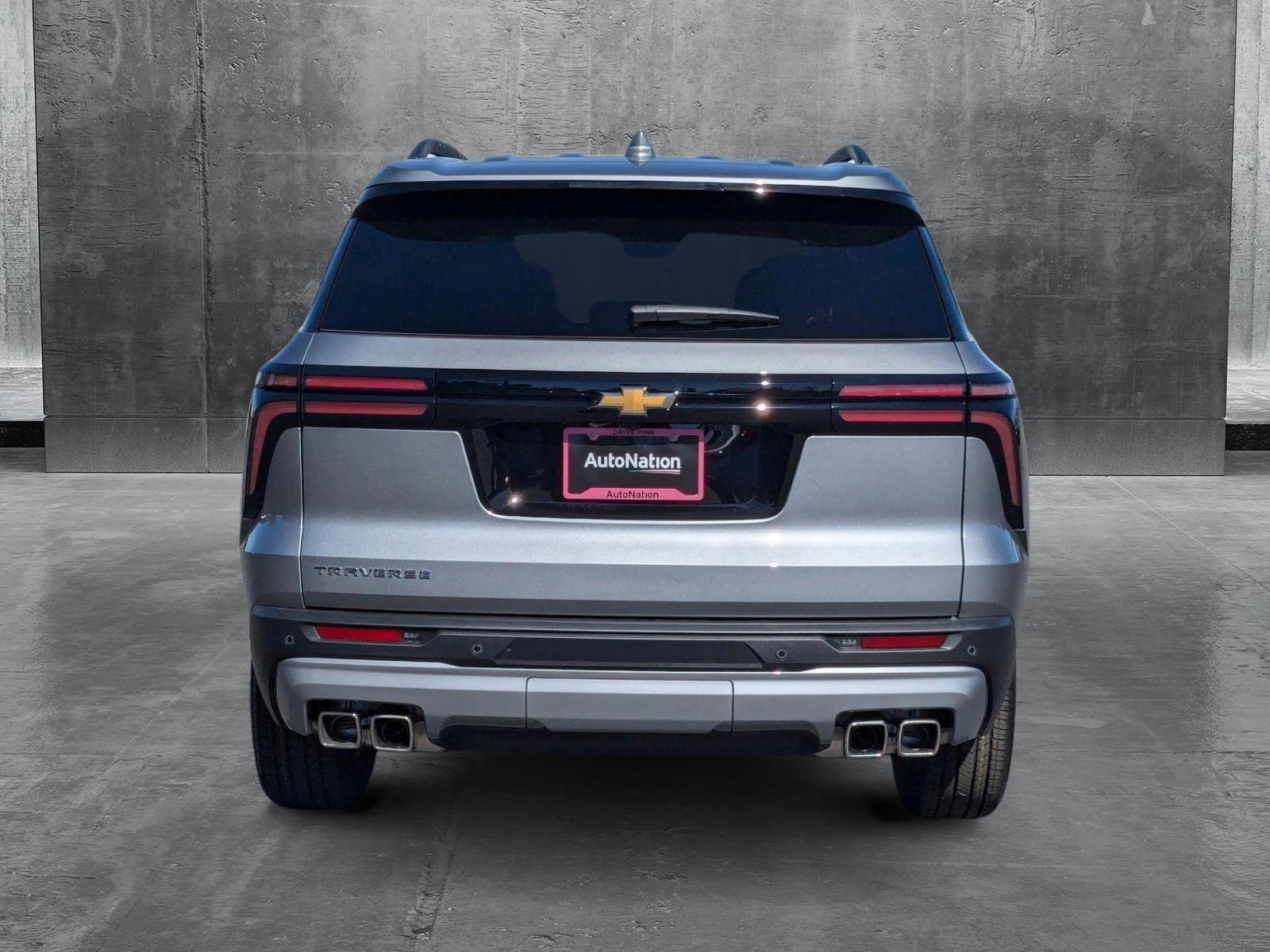 2025 Chevrolet Traverse Vehicle Photo in VALENCIA, CA 91355-1705