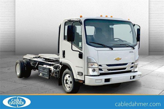 2024 Chevrolet 4500 HD LCF Diesel Vehicle Photo in TOPEKA, KS 66609-0000