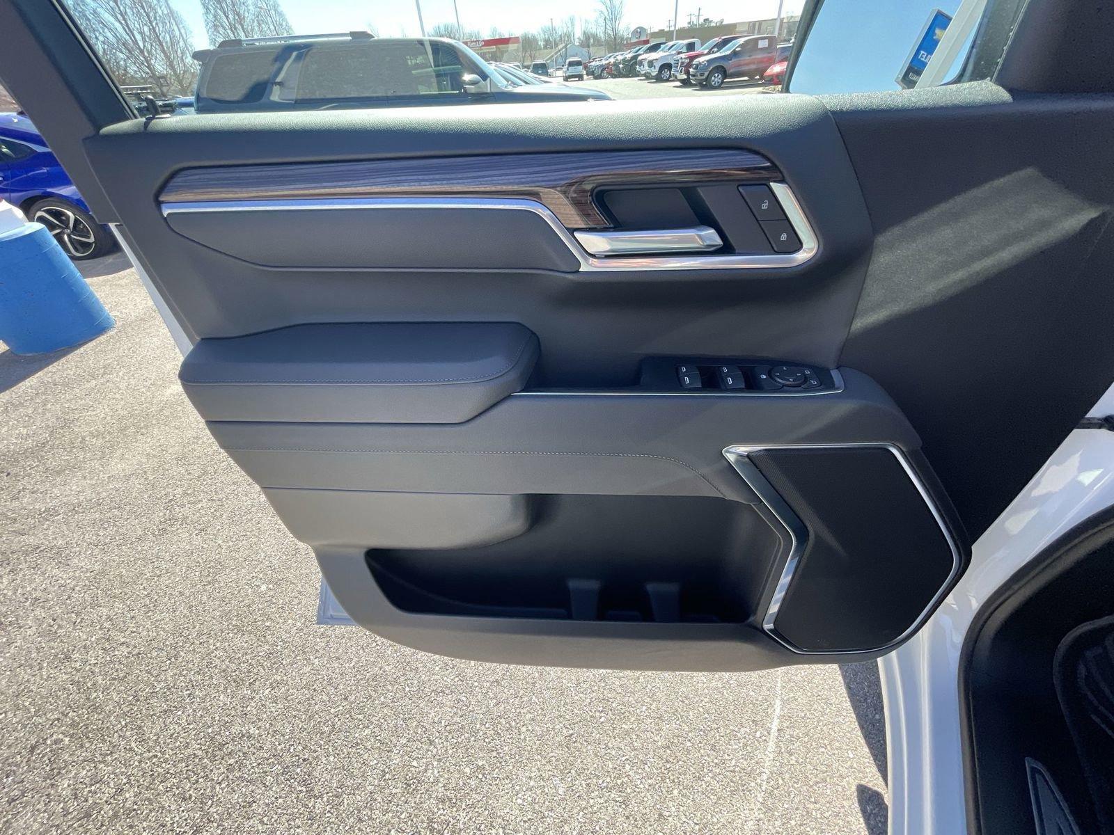 2025 Chevrolet Silverado 1500 Vehicle Photo in BENTONVILLE, AR 72712-4322