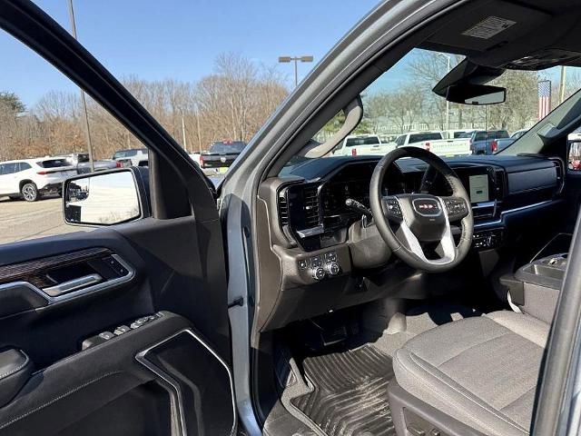 2024 GMC Sierra 1500 Vehicle Photo in CHICOPEE, MA 01020-5001