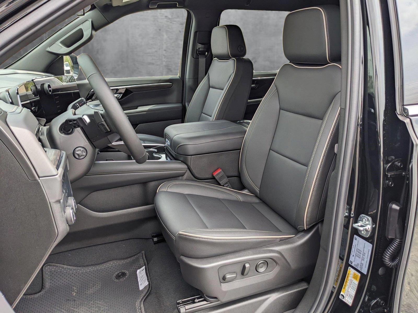 2025 Chevrolet Suburban Vehicle Photo in HOUSTON, TX 77034-5009