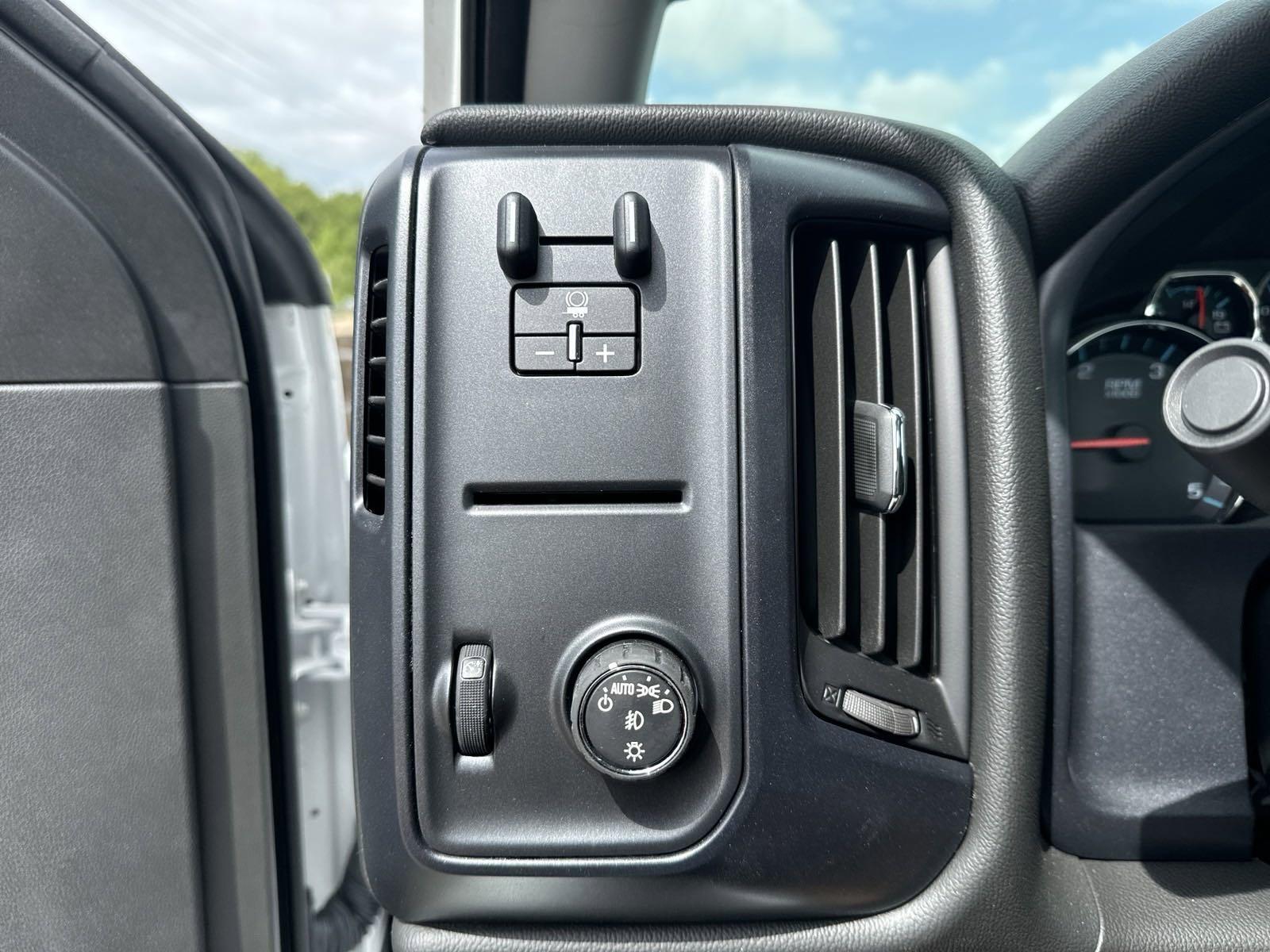 2024 Chevrolet Silverado 6500 HD Vehicle Photo in GEORGETOWN, TX 78626-7508