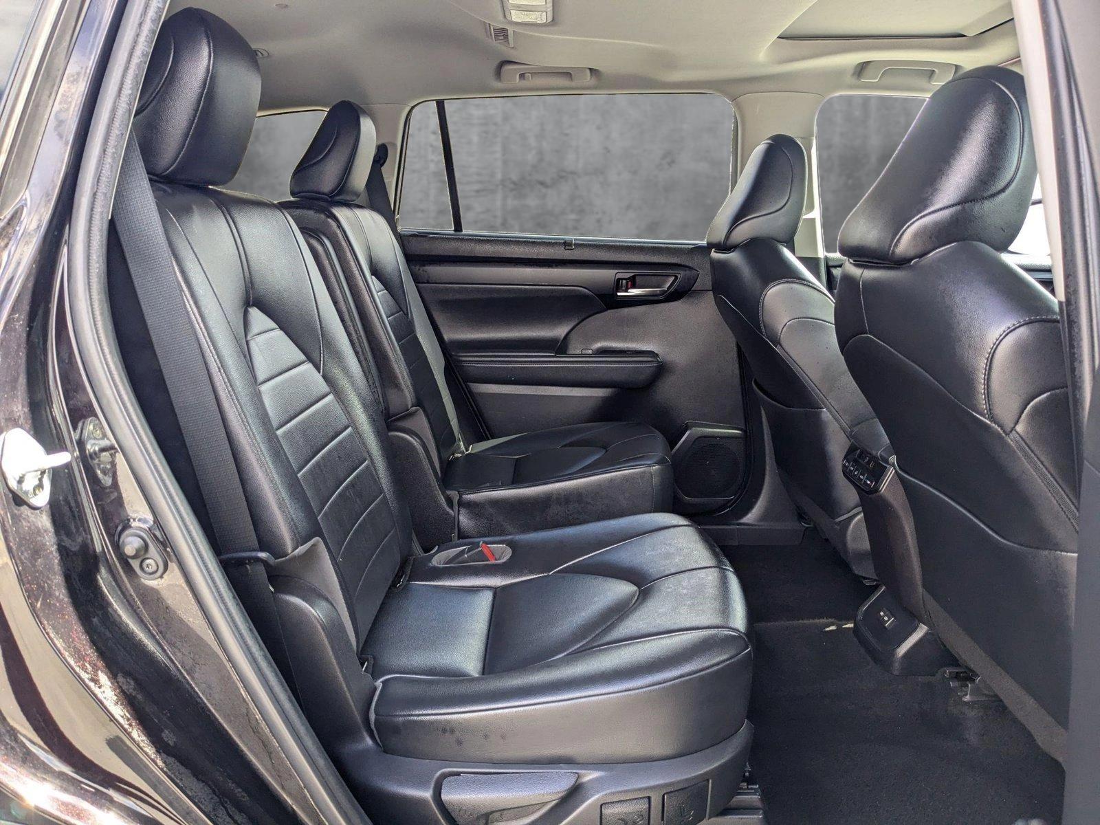 2022 Toyota Highlander Vehicle Photo in Spokane Valley, WA 99212