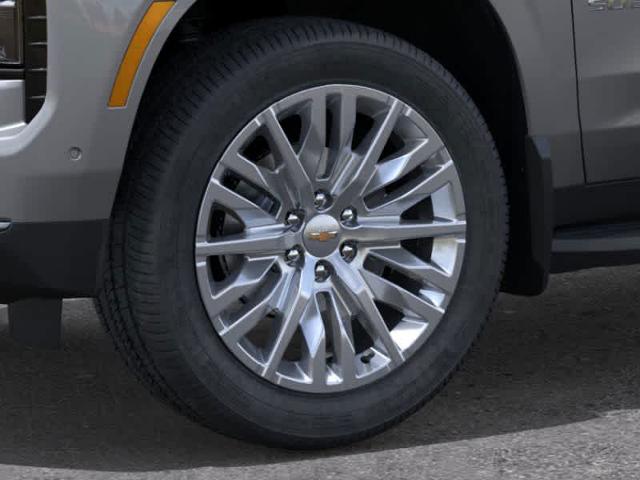 2025 Chevrolet Suburban Vehicle Photo in MOON TOWNSHIP, PA 15108-2571