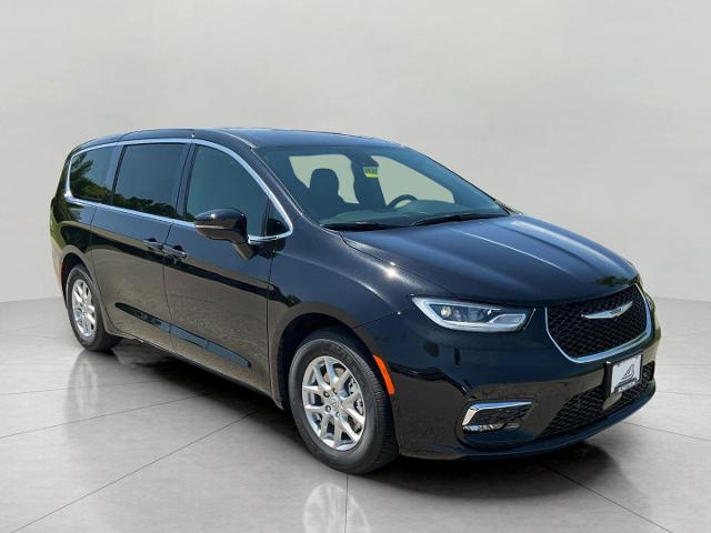 2025 Chrysler Pacifica Vehicle Photo in Kaukauna, WI 54130