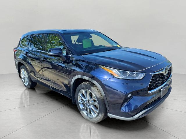 2022 Toyota Highlander Vehicle Photo in Oshkosh, WI 54904