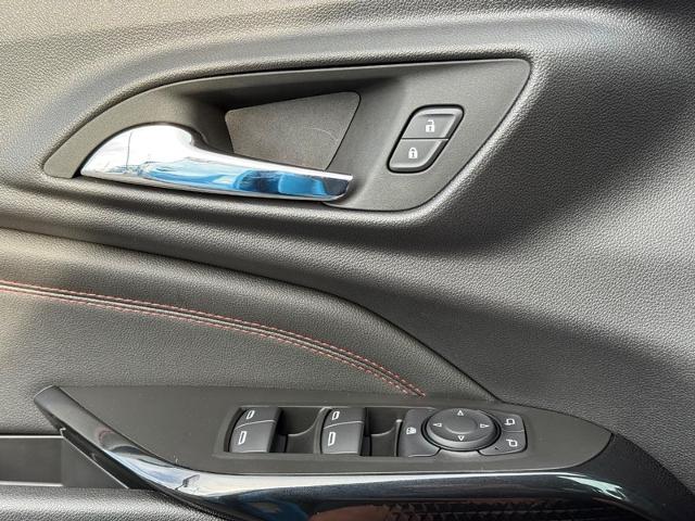 2025 Chevrolet Trax Vehicle Photo in COLUMBIA, MO 65203-3903