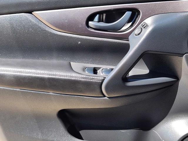 2022 Nissan Rogue Sport Vehicle Photo in DENTON, TX 76210-9321