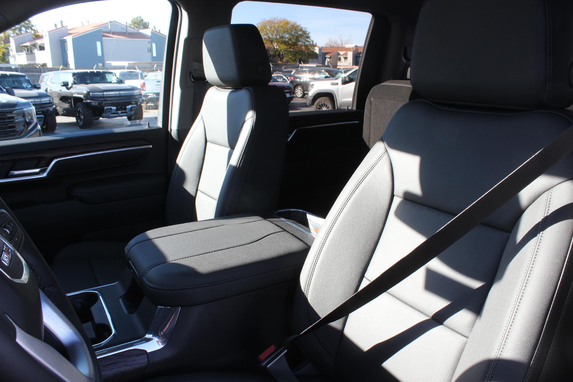 2025 GMC Sierra 2500 HD Vehicle Photo in AURORA, CO 80012-4011