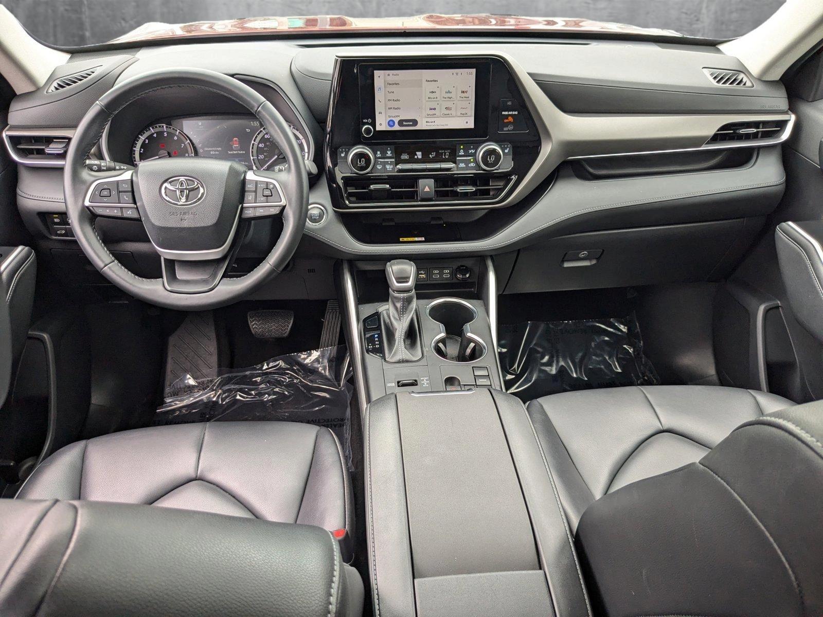 2023 Toyota Highlander Vehicle Photo in Miami, FL 33135