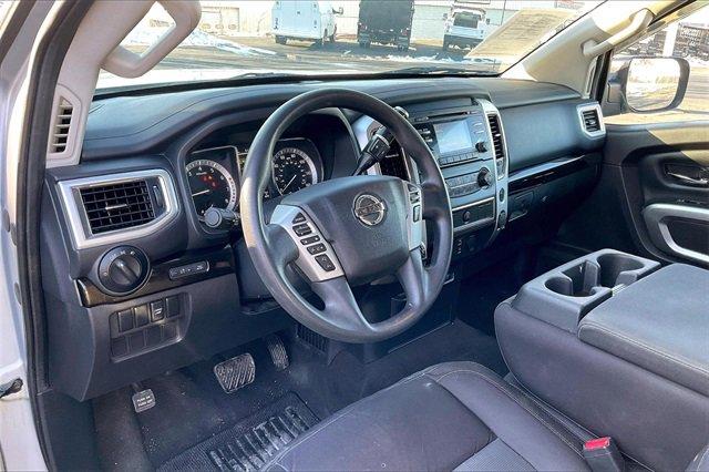 2017 Nissan Titan Vehicle Photo in INDEPENDENCE, MO 64055-1314
