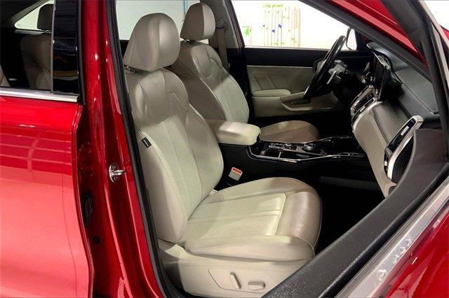 2022 Kia Sorento Plug-In Hybrid Vehicle Photo in TOPEKA, KS 66609-0000
