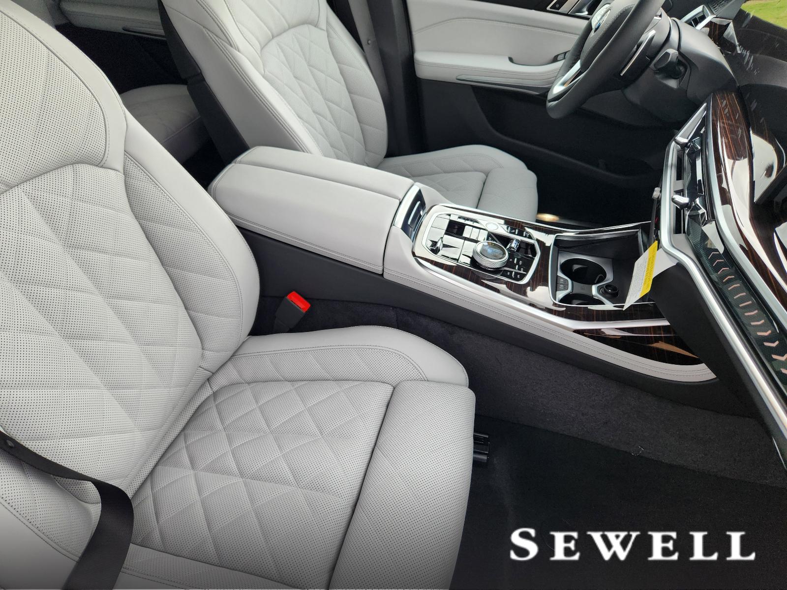 2025 BMW X7 xDrive40i Vehicle Photo in PLANO, TX 75024